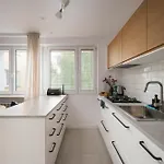 Metro Stoklosy 2-bedroom By Bookinghost Varsó