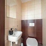 Metro Stoklosy 2-bedroom By Bookinghost * Varsó