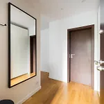 Metro Stoklosy 2-bedroom By Bookinghost Apartman