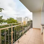 Apartman Metro Stoklosy 2-bedroom By Bookinghost