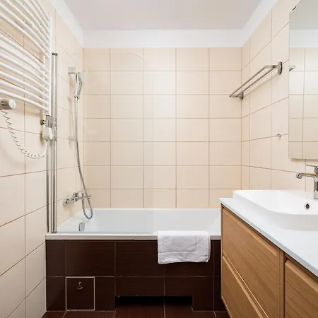 Metro Stoklosy 2-bedroom By Bookinghost Apartment
