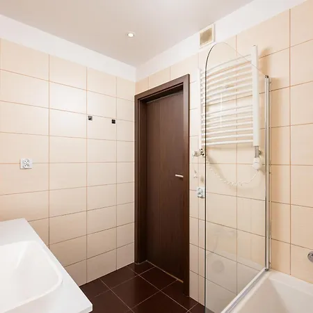 Metro Stoklosy 2-bedroom By Bookinghost