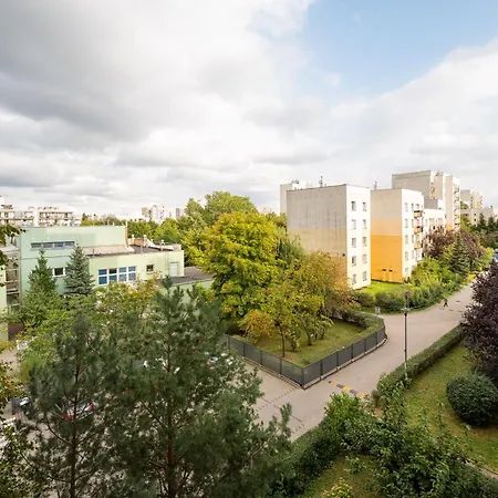 Metro Stoklosy 2-bedroom By Bookinghost Apartman *