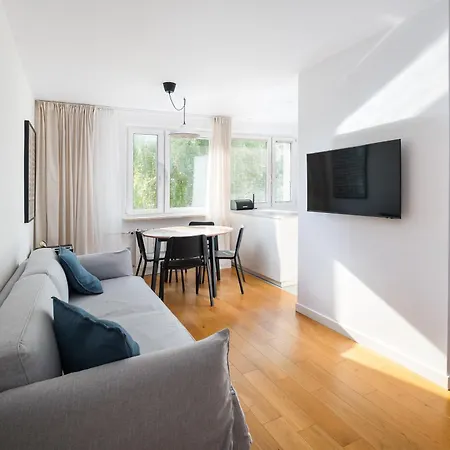 Metro Stoklosy 2-bedroom By Bookinghost