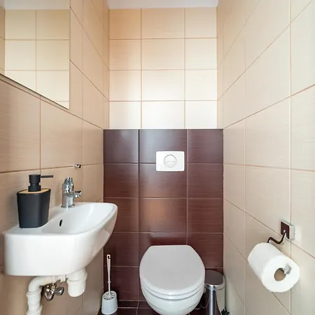 Metro Stoklosy 2-bedroom By Bookinghost *