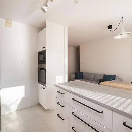 Daire Metro Stoklosy 2-bedroom By Bookinghost Varşova
