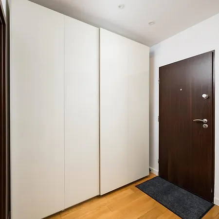 Metro Stoklosy 2-bedroom Varşova