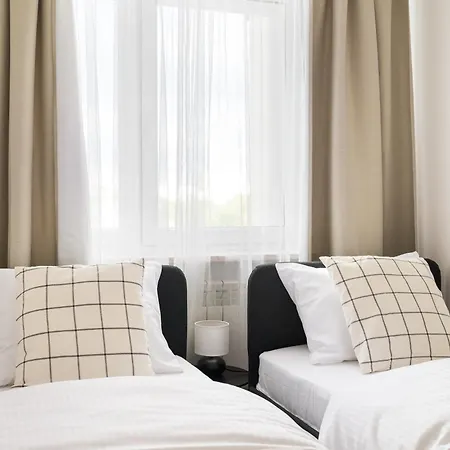 Metro Stoklosy 2-bedroom By Bookinghost Daire