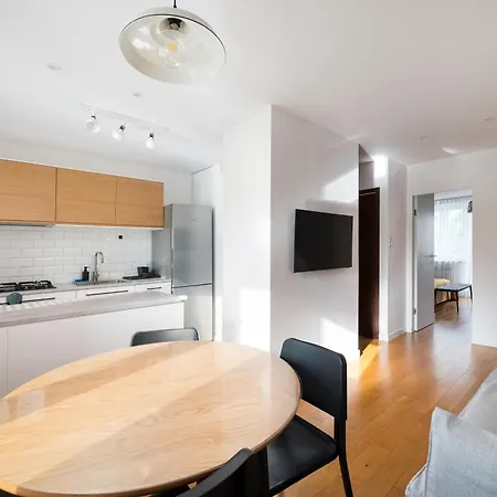 Metro Stoklosy 2-bedroom By Bookinghost *