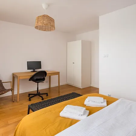 Metro Stoklosy 2-bedroom By Bookinghost * Varşova