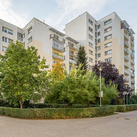 Metro Stoklosy 2-bedroom *