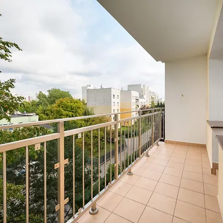 Apartment Metro Stoklosy 2-bedroom By Bookinghost