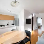 Metro Stoklosy 2-bedroom By Bookinghost *