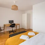 Metro Stoklosy 2-bedroom By Bookinghost * Varšava