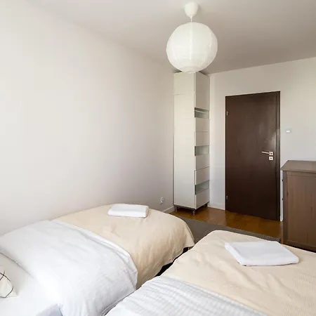 Metro Stoklosy 2-bedroom By Bookinghost Varšava
