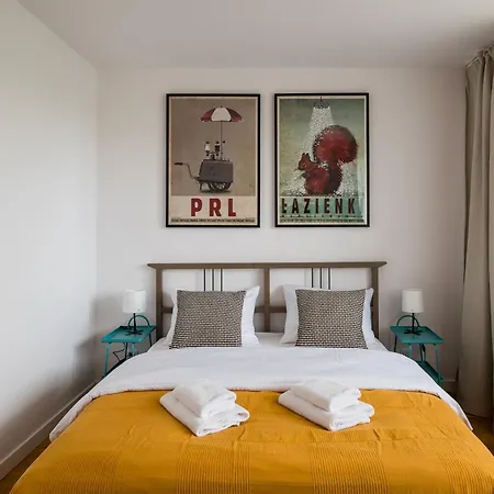 Metro Stoklosy 2-bedroom By Bookinghost